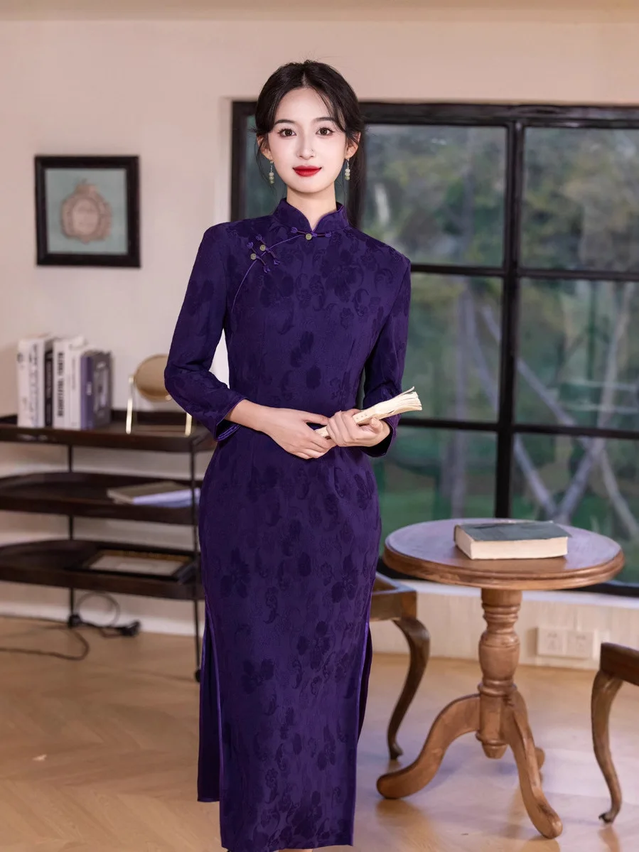 Improved Jacquard Embroidered Enhanced Floral Embroidery Traditional Chinese Costume for Women Long Evening Gown
Improved Jacquard Embroidered Enhanced Floral Embroidery Traditional Chinese Costume for Women Long Evening Gown