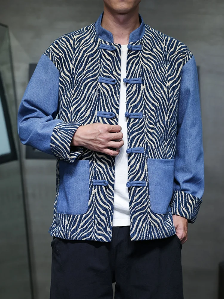 Мужская джинсовая куртка весна-осень в китайском стиле с воротником-стойкой, пэчворком, тигровым узором, улучшенный костюм Тан, дышащий, в стиле Ханьфу
Мужская джинсовая куртка весна-осень в китайском стиле с воротником-стойкой, пэчворком, тигровым узором, улучшенный костюм Тан, дышащий, в стиле Ханьфу