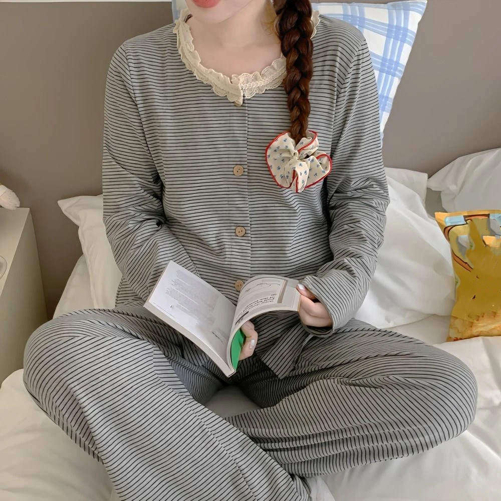 Fashion Sweet Stripes Pajamas Set V-Neck Lace Neck Two Piece Nightwears Homewear Loose Sleepwear Women Home
Fashion Sweet Stripes Pajamas Set V-Neck Lace Neck Two Piece Nightwears Homewear Loose Sleepwear Women Home