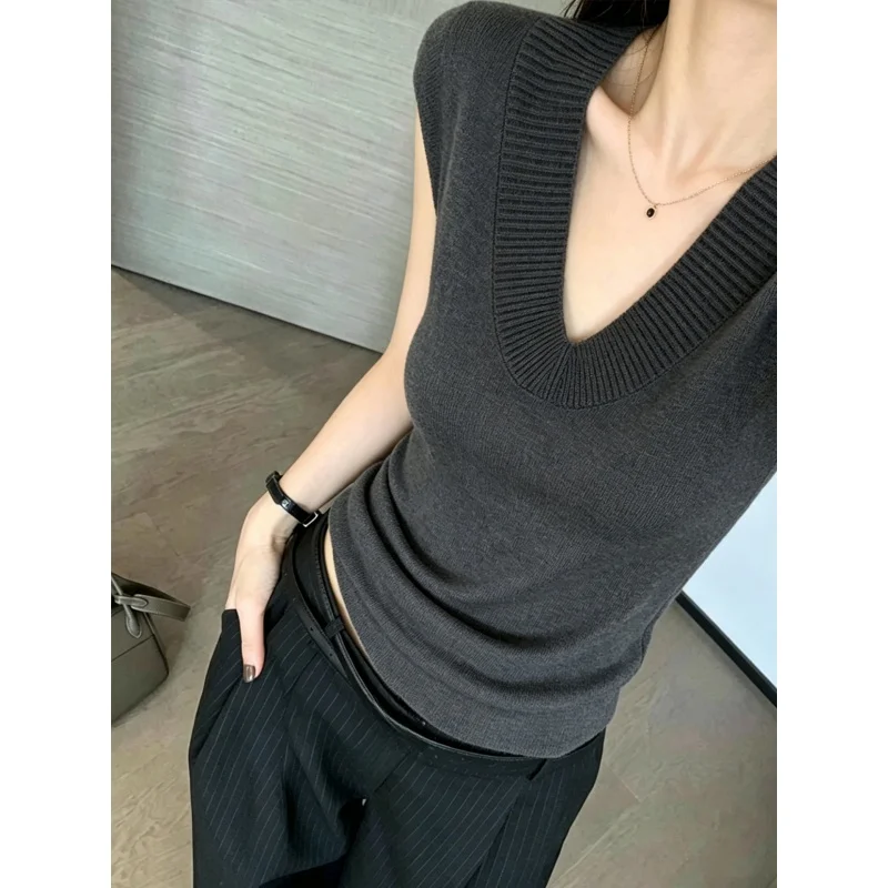 Elegant Knitted Short Sleeve Slim Fit T-Shirt Women Summer Casual Deep V Neck Shoulder Length Top Skin Friendly Breathable
Elegant Knitted Short Sleeve Slim Fit T-Shirt Women Summer Casual Deep V Neck Shoulder Length Top Skin Friendly Breathable