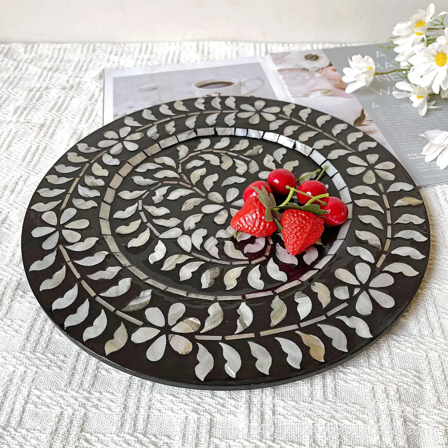 Elegant Dining Mat Creative Handmade Inlaid Decoration Dinner Plate Luxury Artwork European Style 33cm
Elegant Dining Mat Creative Handmade Inlaid Decoration Dinner Plate Luxury Artwork European Style 33cm