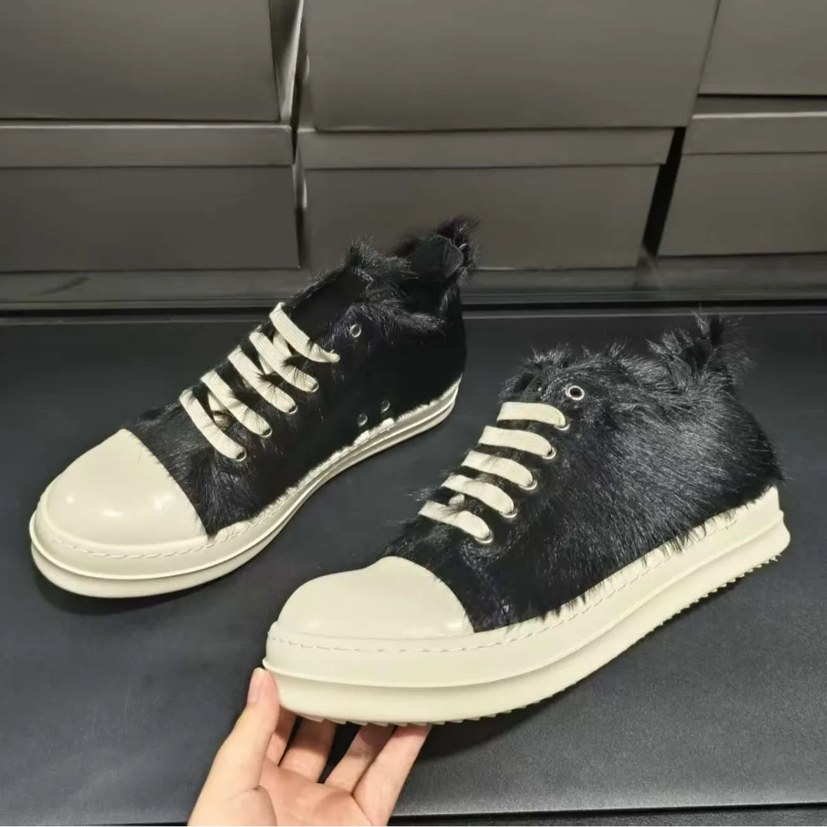 Luxury Brand Black Horsehair Low Top Shoes Men Shoe Lace Up Women Sneaker Grey Horse Hair Outdoor Casual Sneakers
Luxury Brand Black Horsehair Low Top Shoes Men Shoe Lace Up Women Sneaker Grey Horse Hair Outdoor Casual Sneakers