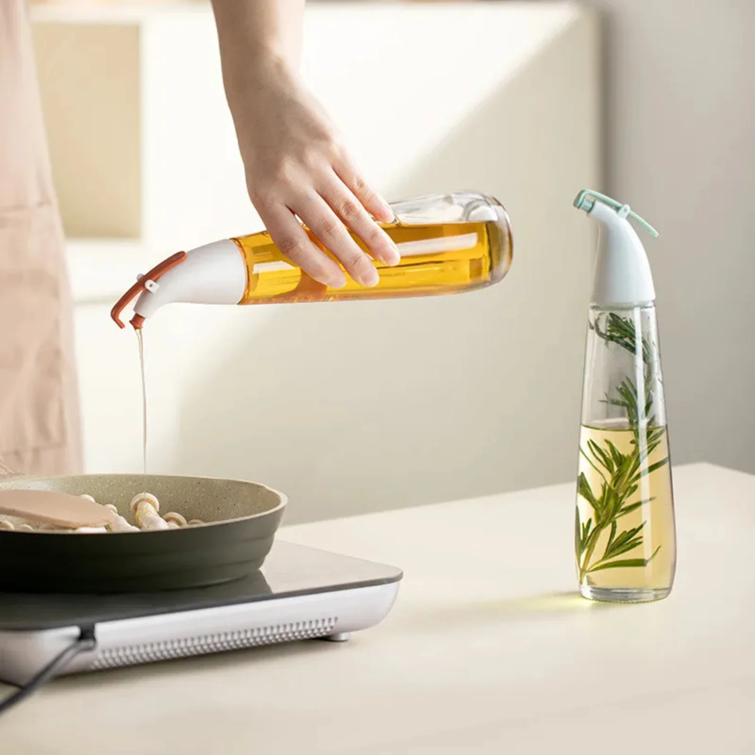 Transparent Glass Oil Pot Kitchen Accessories Cooking Tools Seasoning Bottle for Cooking Wine Soy Sauce and Vinegar
Transparent Glass Oil Pot Kitchen Accessories Cooking Tools Seasoning Bottle for Cooking Wine Soy Sauce and Vinegar