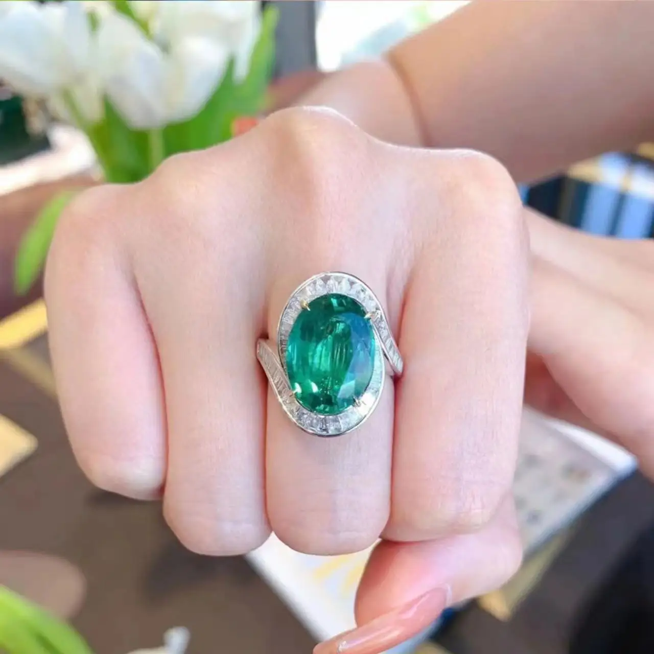 DIY accessories Drunk neon green imitation natural Zambian emerald ring vintage antique large carat green diamond new
DIY accessories Drunk neon green imitation natural Zambian emerald ring vintage antique large carat green diamond new