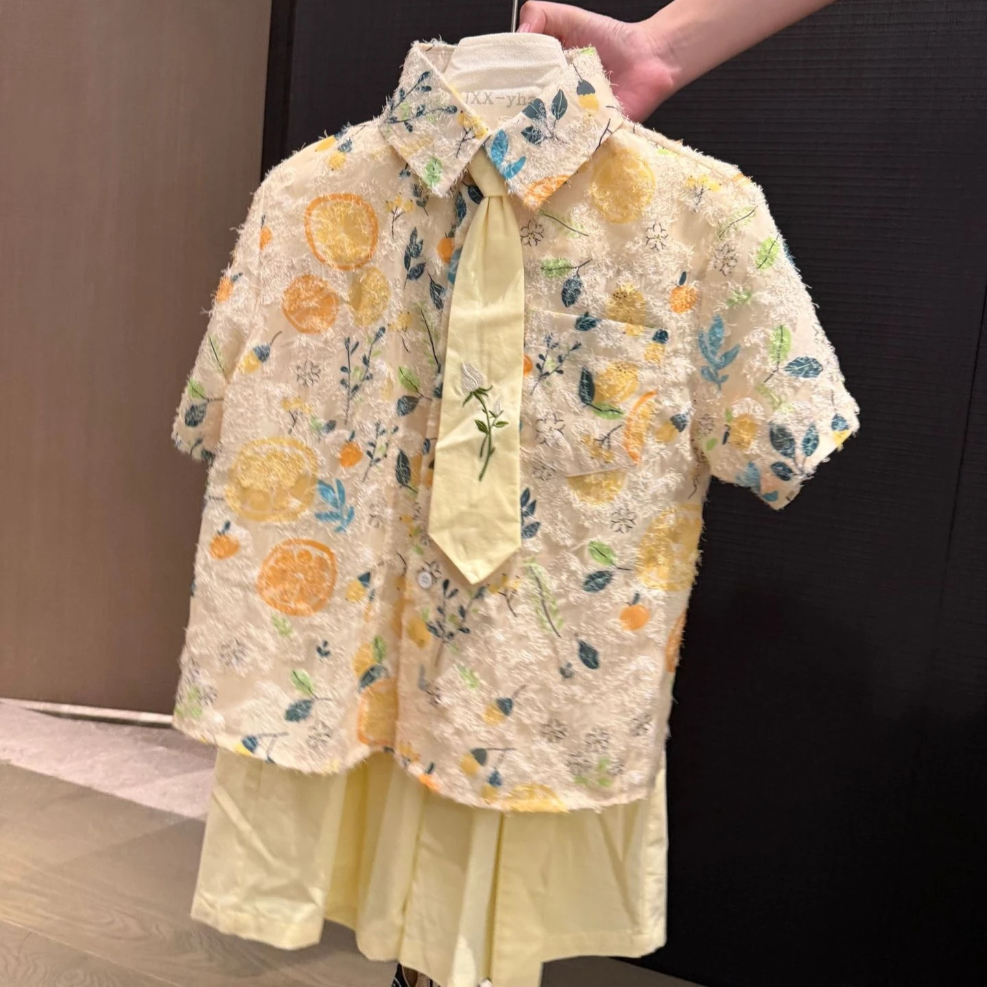 Boys' Set 2026 Spring and Summer New Childrens Wear Boys Baby Embroidery Tie Orange Shirt Ribbon Shorts Three-piece Set
Boys' Set 2026 Spring and Summer New Childrens Wear Boys Baby Embroidery Tie Orange Shirt Ribbon Shorts Three-piece Set