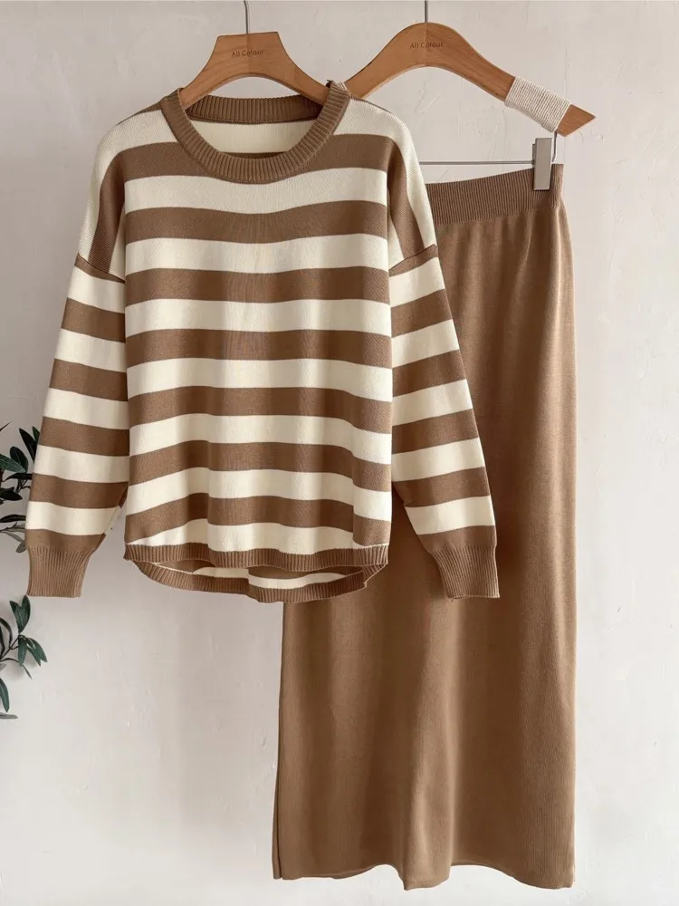 New Women Skirt Two Piece Set Autumn Winter Fashion Stripe Knitted O Neck Sweater + High Waist Skirts 2Piece Sets Female Outfit
New Women Skirt Two Piece Set Autumn Winter Fashion Stripe Knitted O Neck Sweater + High Waist Skirts 2Piece Sets Female Outfit