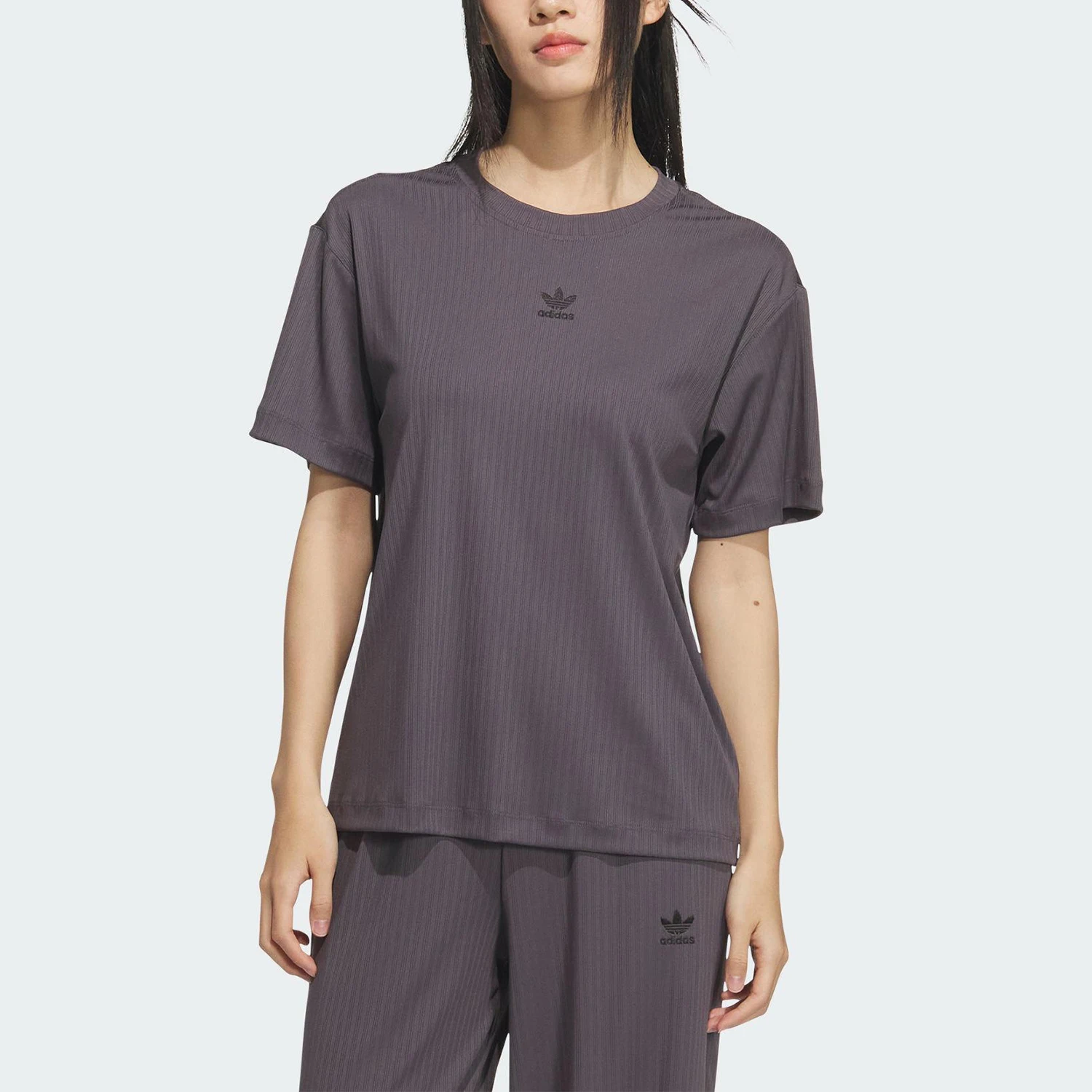 Adidas genuine clover women's sports simple knitted short sleeved T-shirt KD1863
Adidas genuine clover women's sports simple knitted short sleeved T-shirt KD1863