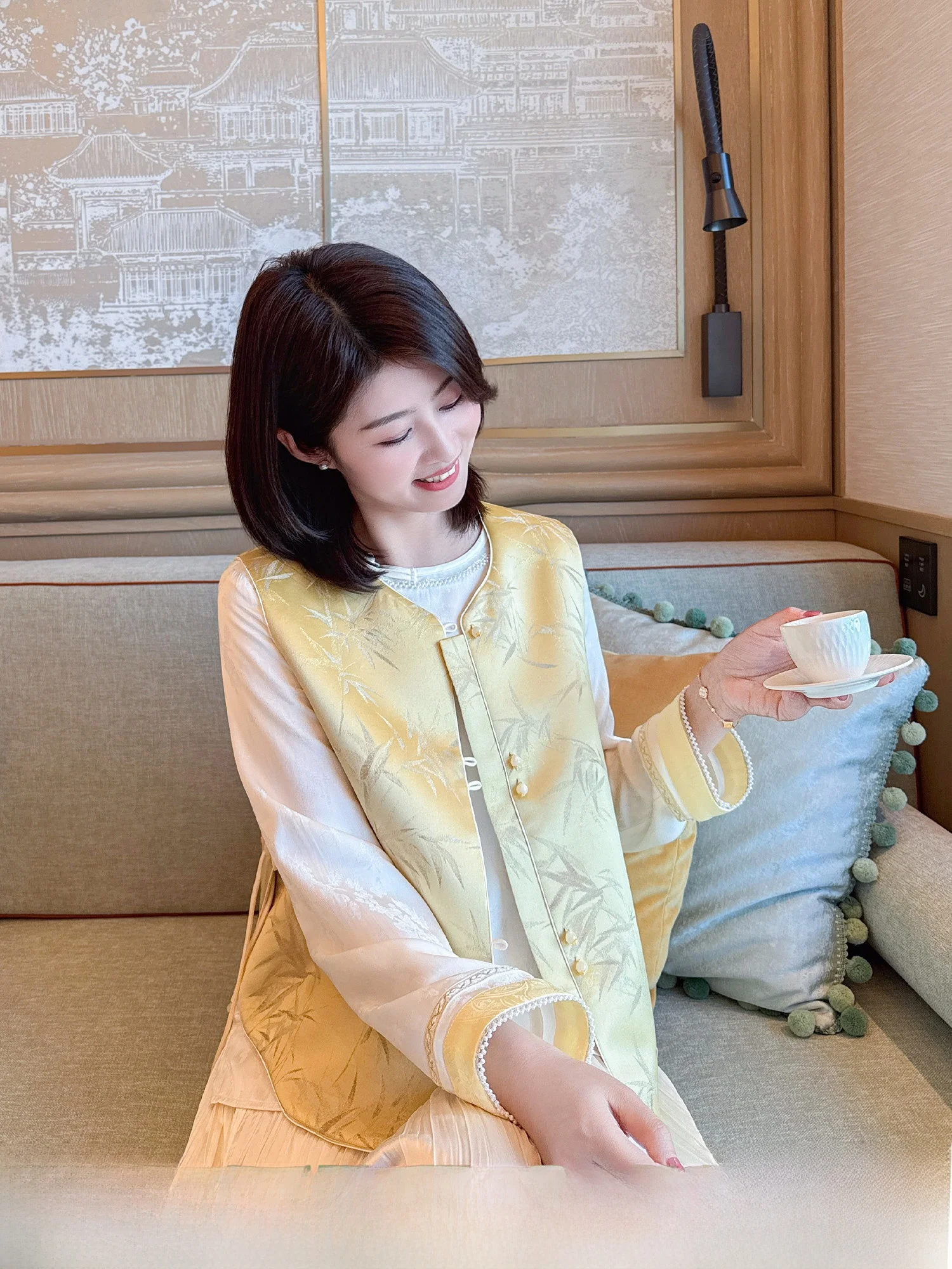Zillal round Neck Embroidered Button Chinese Style Women's Vest Top Layered Wear Spring Fashion Leaf Patterned Polyester
Zillal round Neck Embroidered Button Chinese Style Women's Vest Top Layered Wear Spring Fashion Leaf Patterned Polyester