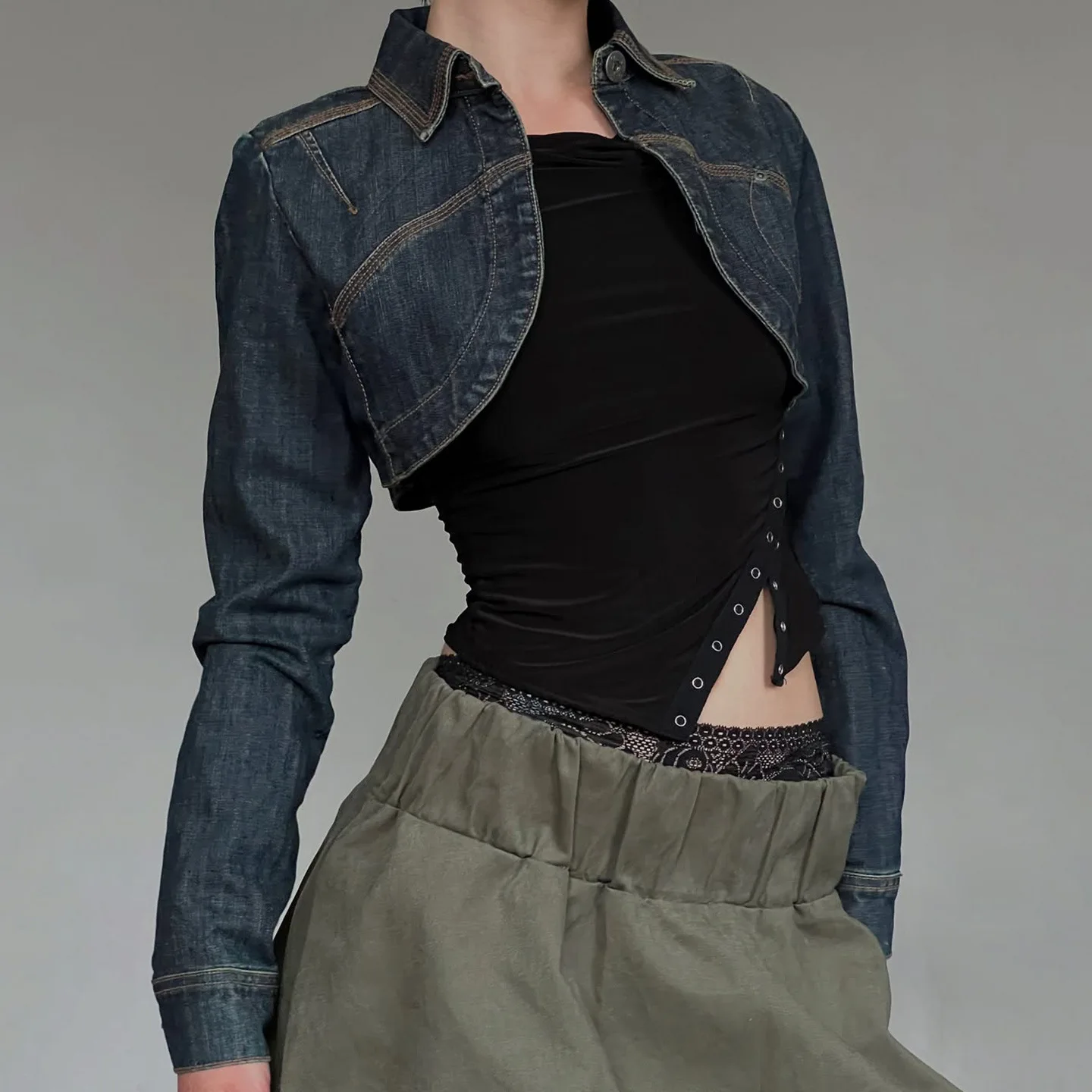 Джинсовая куртка, короткая осенняя блузка с ленивым ветром в европейском и американском стиле для девочек в стиле ретро.
Джинсовая куртка, короткая осенняя блузка с ленивым ветром в европейском и американском стиле для девочек в стиле ретро.