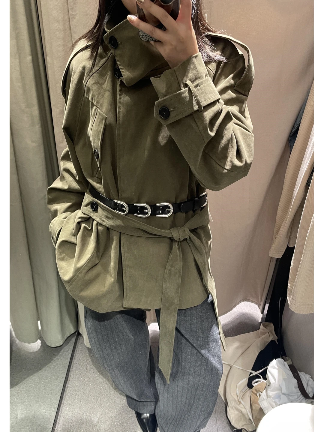 Свободная американская рабочая одежда в стиле ретро, ветровка Sle een, женское пальто небольшого размера средней длины с застежкой на талии и воротником-стойкой
Свободная американская рабочая одежда в стиле ретро, ветровка Sle een, женское пальто небольшого размера средней длины с застежкой на талии и воротником-стойкой