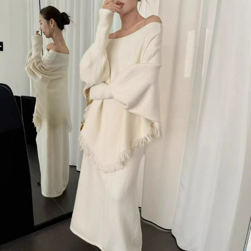 2026 New Pure Color Women's Fringed Knitted Sweater Set Loose Large-sized Bat-sleeve Sweater Shawl Skirt Two-piece Sets
2026 New Pure Color Women's Fringed Knitted Sweater Set Loose Large-sized Bat-sleeve Sweater Shawl Skirt Two-piece Sets