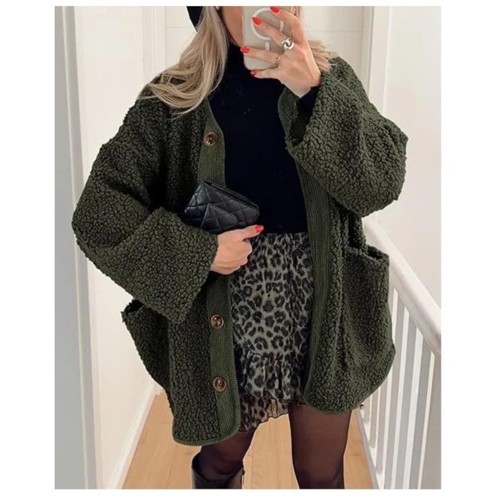 2025 Women's Warm Winter Jacket Solid Color Loose Collarless Casual Long Sleeve Button Plush Lambmere Jacket Coat Women Clothing
2025 Women's Warm Winter Jacket Solid Color Loose Collarless Casual Long Sleeve Button Plush Lambmere Jacket Coat Women Clothing