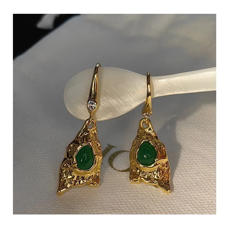 Designer New Earrings Copper Plated Real Gold Stud Earrings Needle Earrings Retro Retro High-end Women's Jewelry
Designer New Earrings Copper Plated Real Gold Stud Earrings Needle Earrings Retro Retro High-end Women's Jewelry
