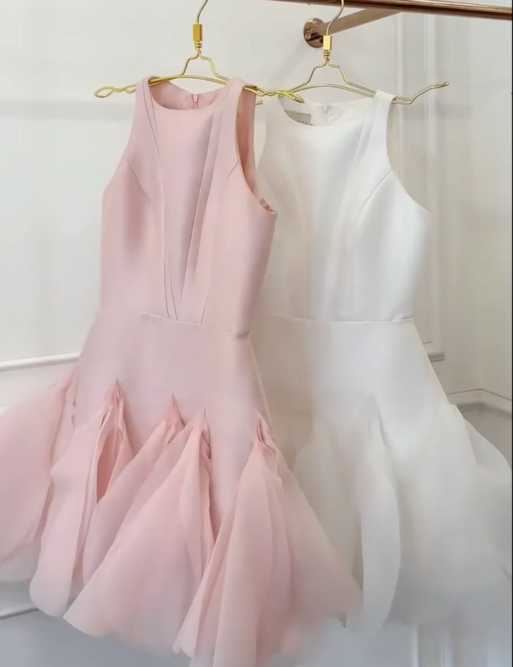 Customized Fashion Charmeuse Pleat Ruffle A-line O-Neck Short Luxury Party Bespoke Occasion Dresses Formal
Customized Fashion Charmeuse Pleat Ruffle A-line O-Neck Short Luxury Party Bespoke Occasion Dresses Formal