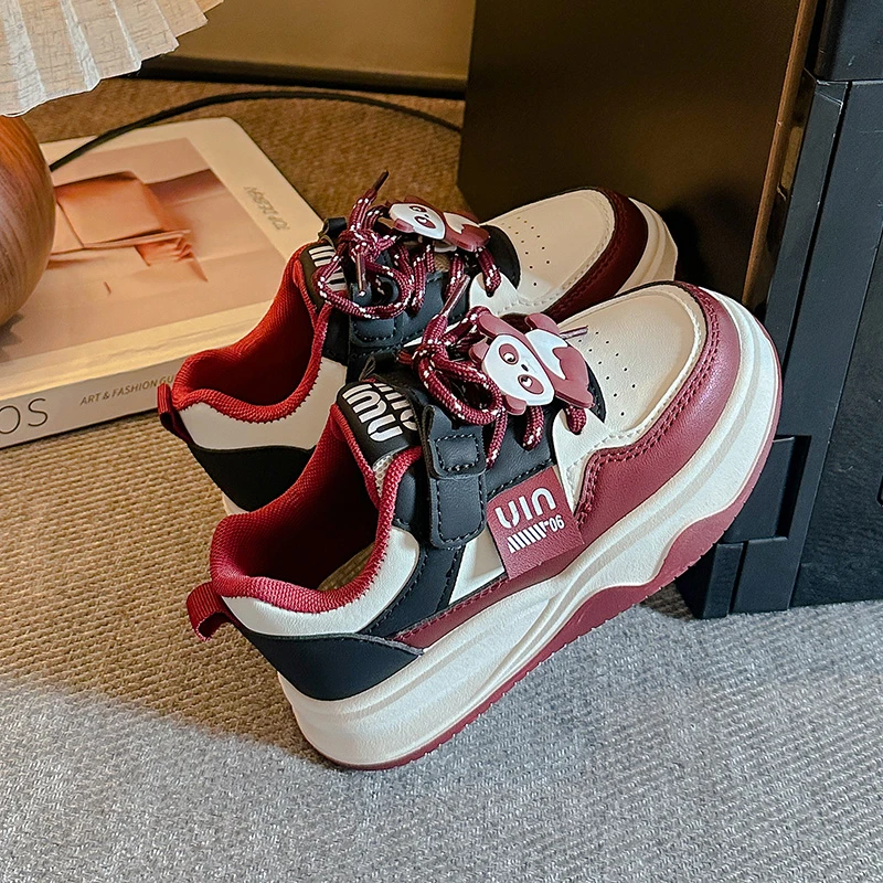 New Spring Hot Selling Leather Kids Sneakers Boys Girls Running Walking Lightweight Casual Shoes Fashion Bear Pattern Size 26-37
New Spring Hot Selling Leather Kids Sneakers Boys Girls Running Walking Lightweight Casual Shoes Fashion Bear Pattern Size 26-37