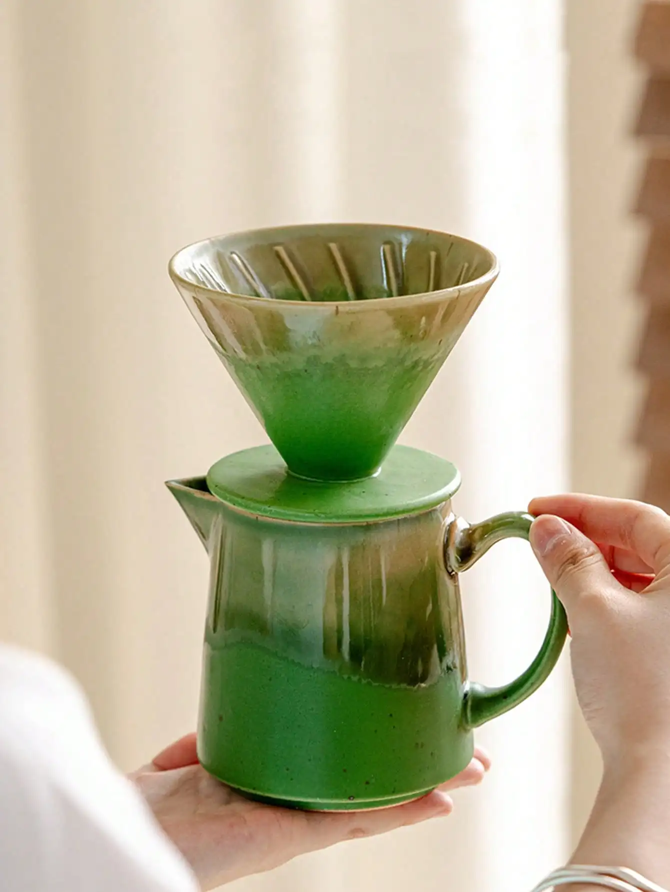 1 Set of Premium Ceramic Pour-Over Coffee Equipment Green Filter Cup and Sharing Carafe Set Essential Home Brewing Tool for Coffee
1 Set of Premium Ceramic Pour-Over Coffee Equipment Green Filter Cup and Sharing Carafe Set Essential Home Brewing Tool for Coffee