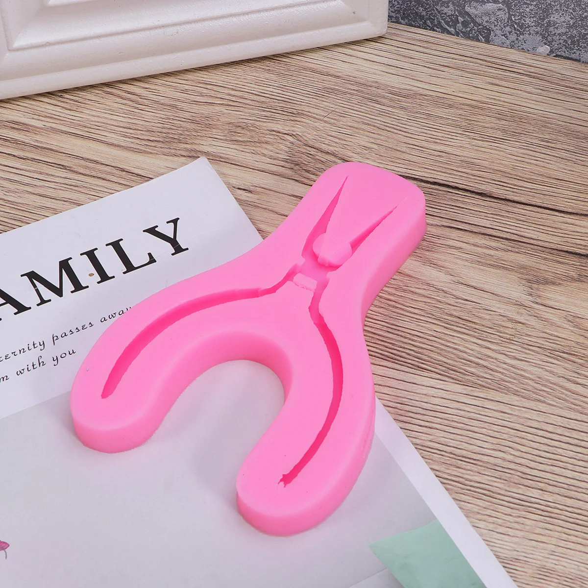 Silicone DIY Fondant Cake Mold Pliers Shape Non-Stick Baking Tool for Candy Chocolate Biscuit Kitchen Silicone Mold
Silicone DIY Fondant Cake Mold Pliers Shape Non-Stick Baking Tool for Candy Chocolate Biscuit Kitchen Silicone Mold