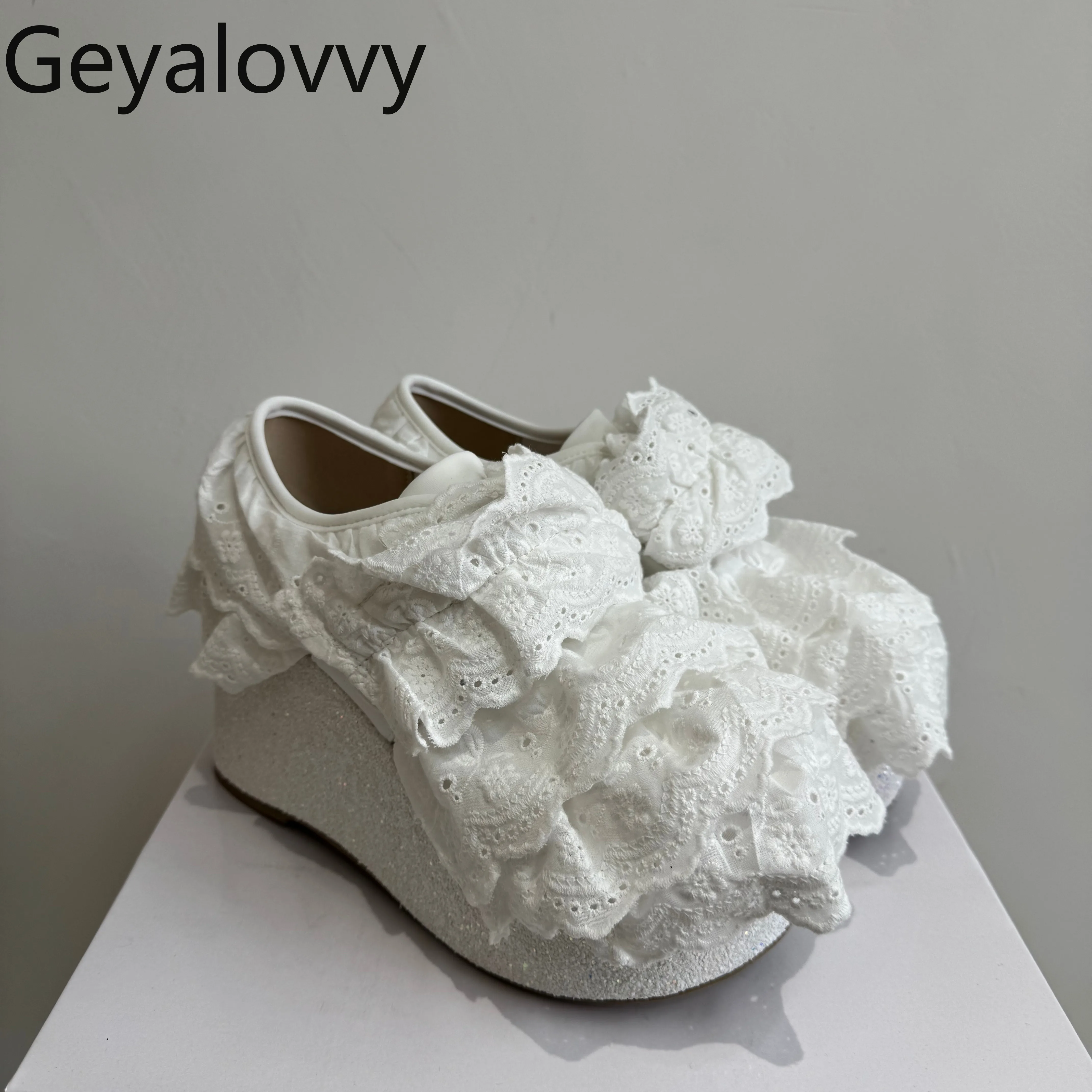 Милые туфли-лодочки на среднем каблуке в японском стиле, модная кружевная блестящая женская обувь в стиле ретро на толстой подошве, увеличивающая рост, весна и осень
Милые туфли-лодочки на среднем каблуке в японском стиле, модная кружевная блестящая женская обувь в стиле ретро на толстой подошве, увеличивающая рост, весна и осень