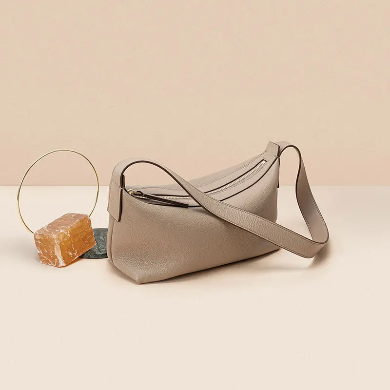 2024 Women's Handbag Genuine Leather New Casual Shoulder Pillow Korean Underarm High-end Women's Bag Large Capacity клатч женски
2024 Women's Handbag Genuine Leather New Casual Shoulder Pillow Korean Underarm High-end Women's Bag Large Capacity клатч женски