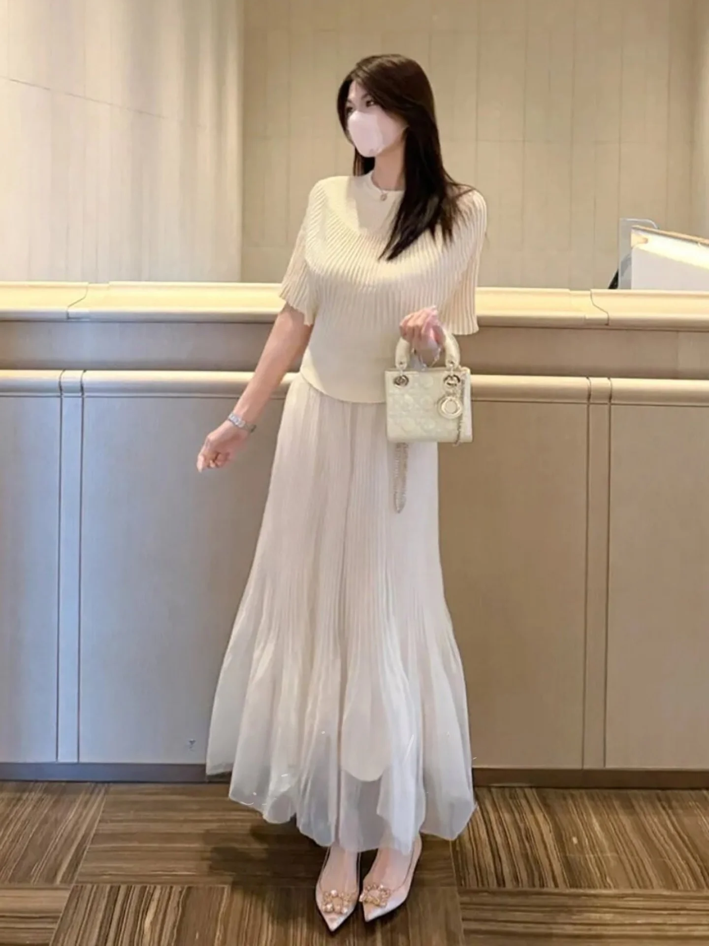 Korean Style Gentle Sister Elegant Two-Piece Set Women's round Neck Mid-Sleeve Knitted Top Skirt High Waist Pleated Fish Tail...
Korean Style Gentle Sister Elegant Two-Piece Set Women's round Neck Mid-Sleeve Knitted Top Skirt High Waist Pleated Fish Tail...