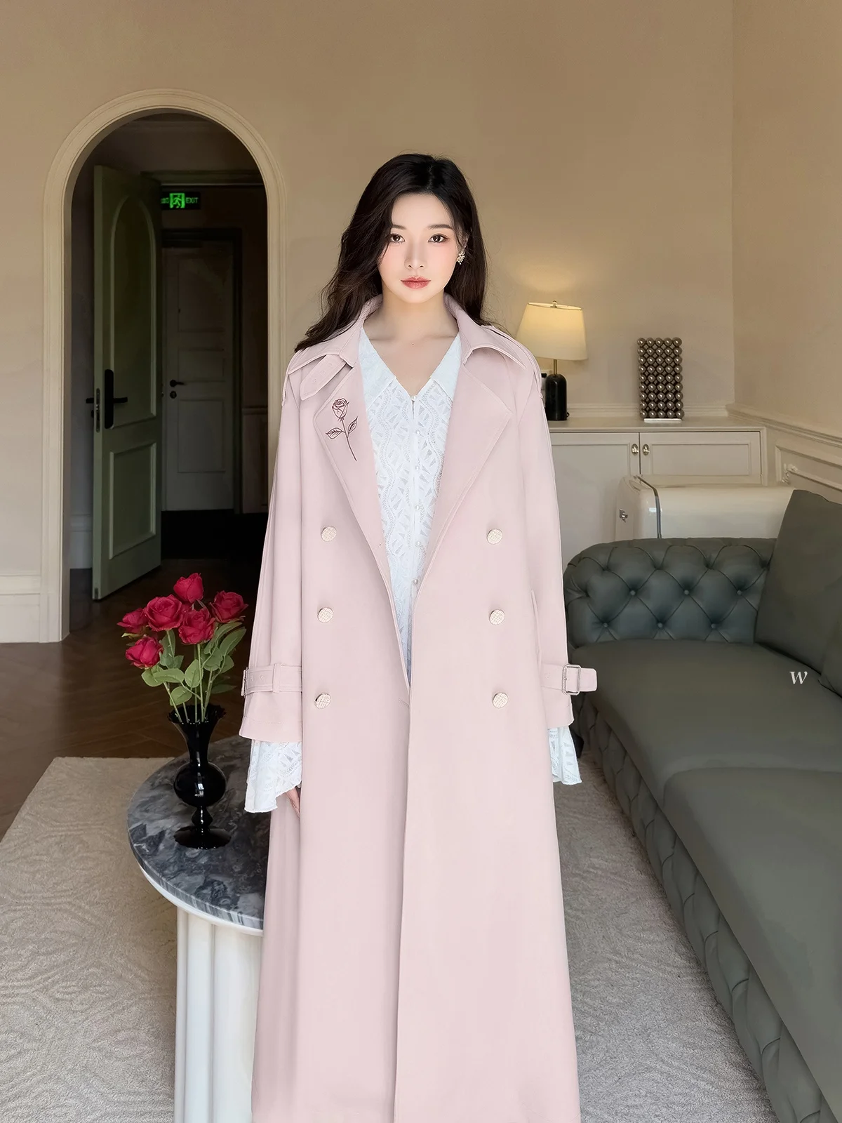 Женское модное ретро-пальто средней длины из полиэстера с вышивкой розами, свободного кроя, розовое, для весны и осени
Женское модное ретро-пальто средней длины из полиэстера с вышивкой розами, свободного кроя, розовое, для весны и осени