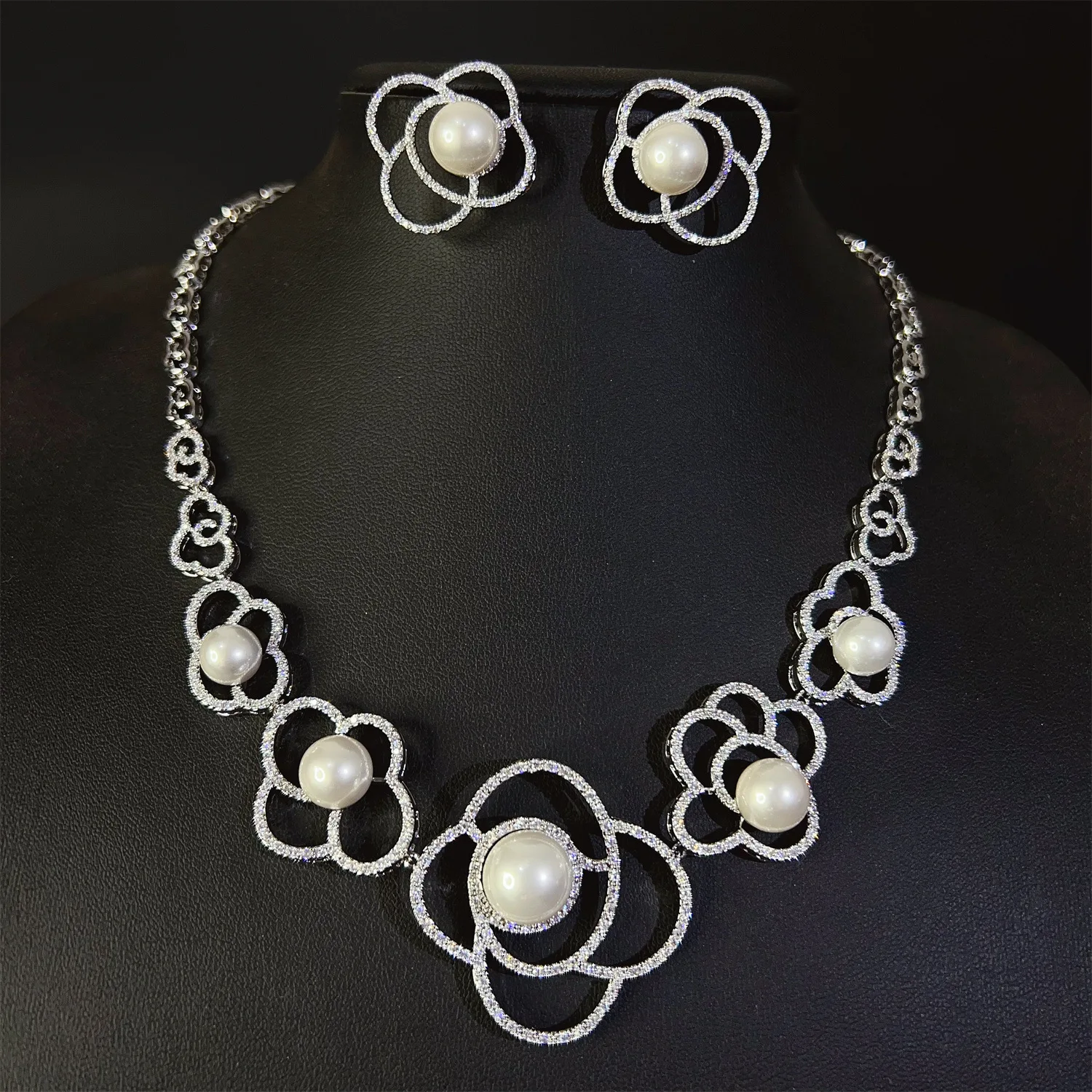 Simple Elegant Flower Fashion Pearls Ladies Jewellery Necklace Earrings 2 Pcs Daily Dating Party Dress Prom Event Bridal M-517
Simple Elegant Flower Fashion Pearls Ladies Jewellery Necklace Earrings 2 Pcs Daily Dating Party Dress Prom Event Bridal M-517
