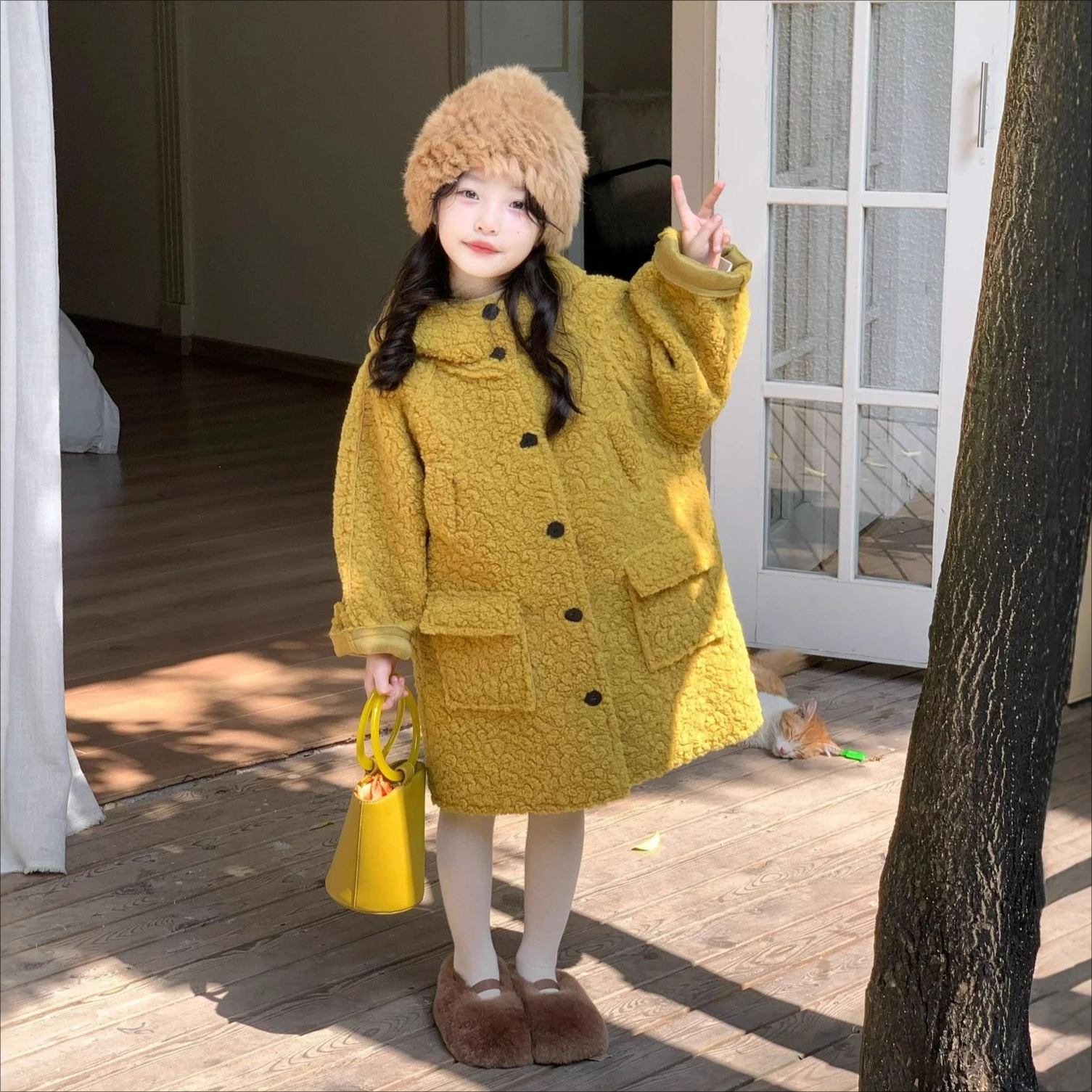 2026 Girls' Autumn and Winter New Long Lamb Wool Jacket Integrated Wool Sweater Coat
2026 Girls' Autumn and Winter New Long Lamb Wool Jacket Integrated Wool Sweater Coat