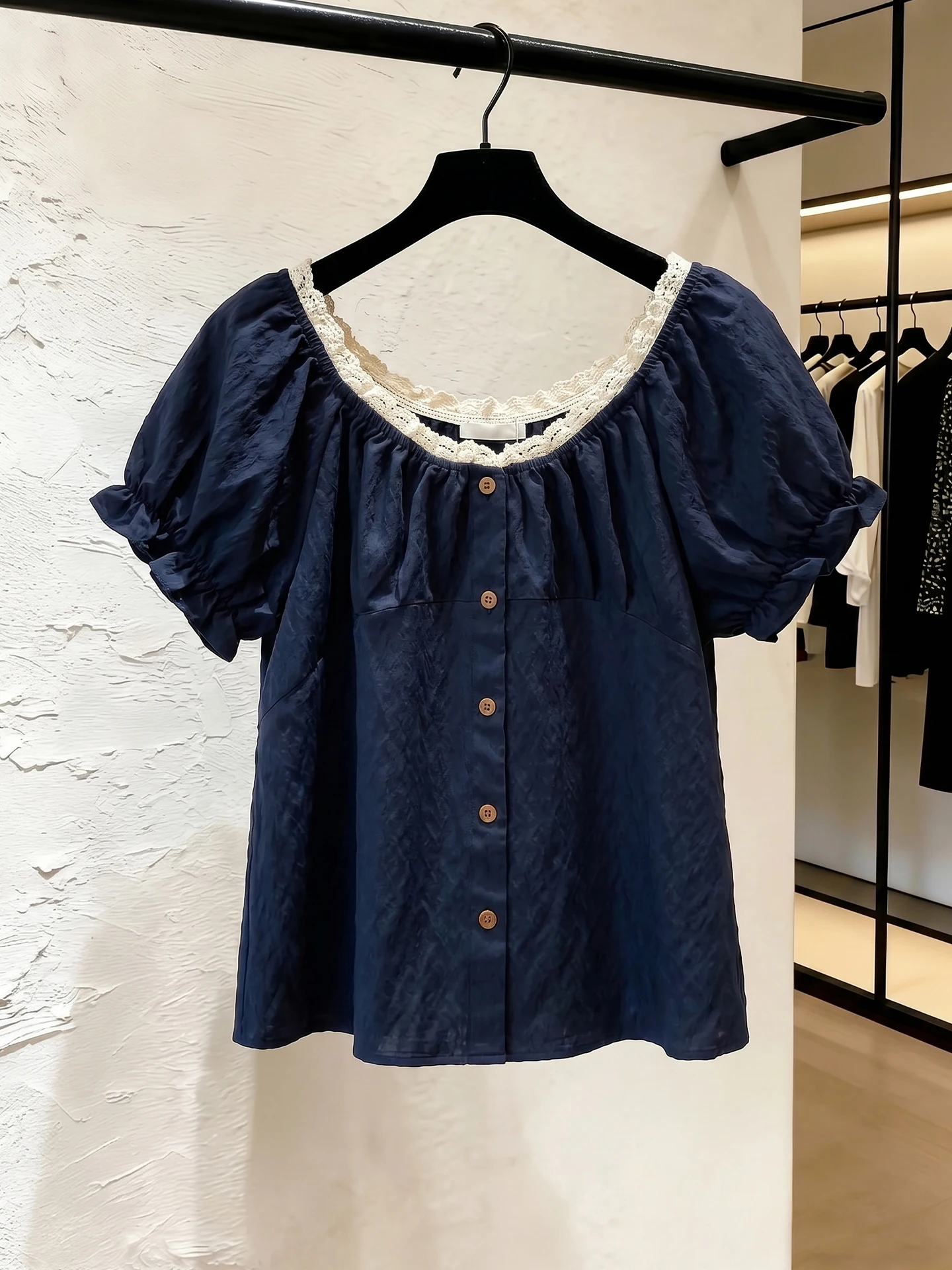 Lace Trim Casual Loose Women's Shirt Single Button Lazy Style Summer 2026 Korean Version Commute Style Short Sleeve
Lace Trim Casual Loose Women's Shirt Single Button Lazy Style Summer 2026 Korean Version Commute Style Short Sleeve