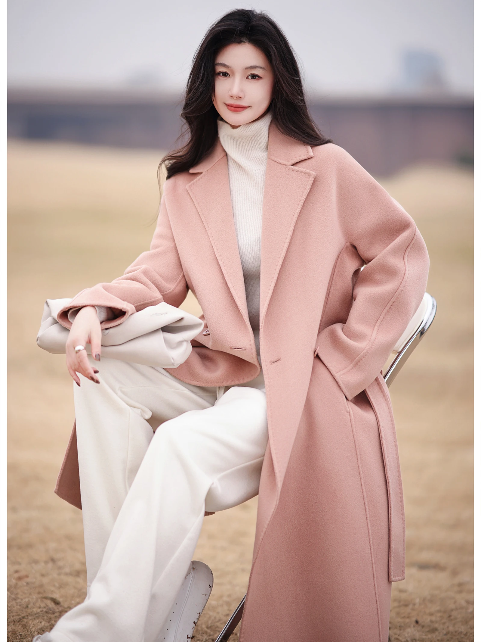 Шерстяное пальто Ele для женщин от Zhao Daxi: элегантное, с длинными рукавами, однотонное, удобное для повседневной носки, простой дизайн
Шерстяное пальто Ele для женщин от Zhao Daxi: элегантное, с длинными рукавами, однотонное, удобное для повседневной носки, простой дизайн