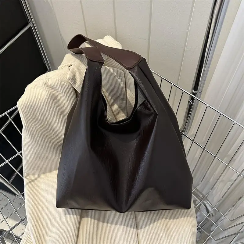 Large Capacity Women's Tote Bag Versatile Underarm Bag Simple Design Korean Style Spring New Model Youth Commuter Bag
Large Capacity Women's Tote Bag Versatile Underarm Bag Simple Design Korean Style Spring New Model Youth Commuter Bag