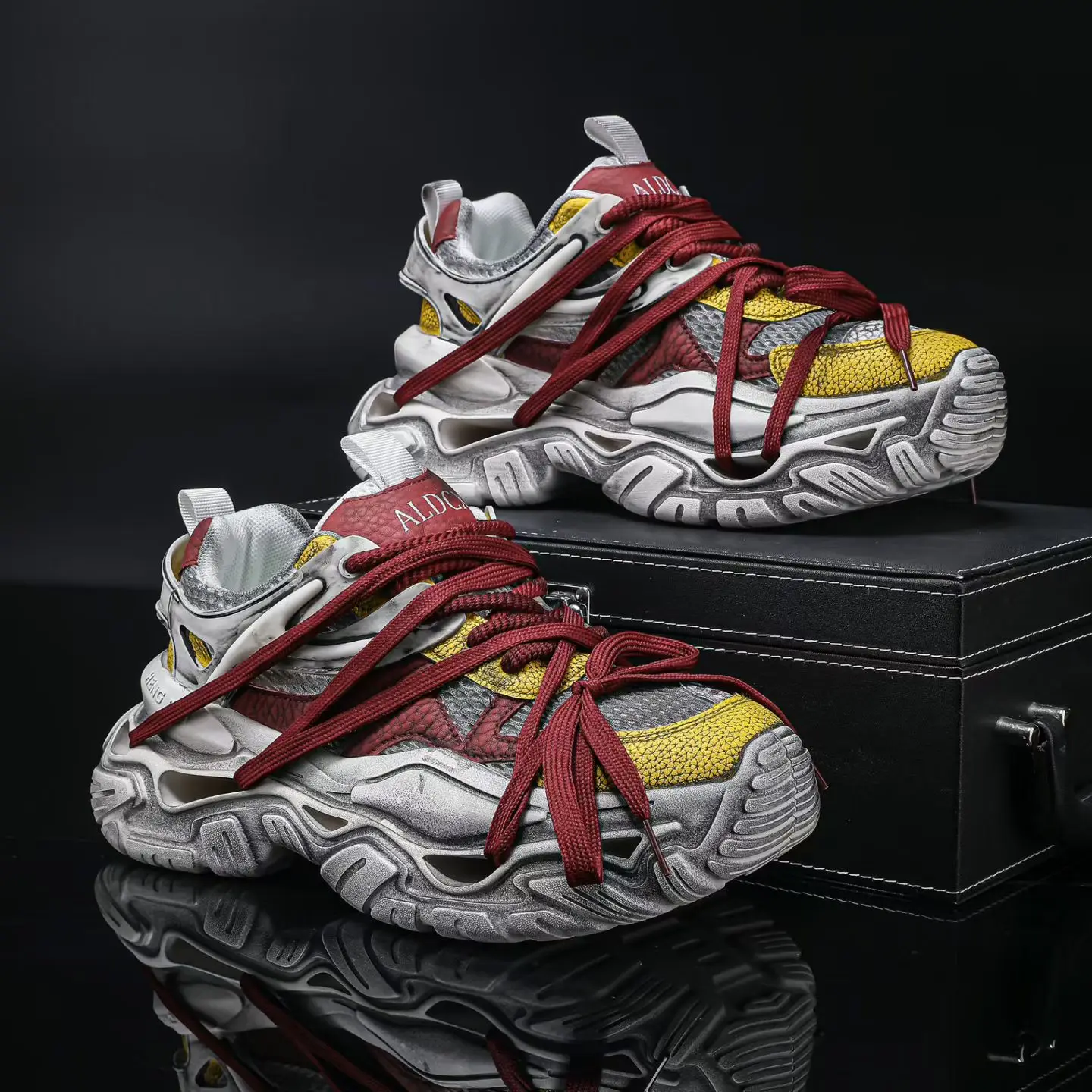 Abandoned soil style vintage, polished dad shoes, men's mesh, breathable double laces, height increasing mecha sports shoes
Abandoned soil style vintage, polished dad shoes, men's mesh, breathable double laces, height increasing mecha sports shoes