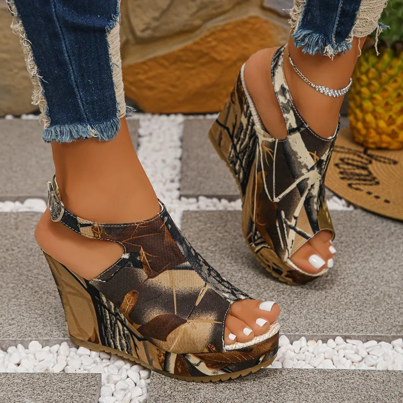 European and American Large-size Platform Sandals in 2026 Summer Style Thick-soled Fashionable Roman Sandals for Women,36-43
European and American Large-size Platform Sandals in 2026 Summer Style Thick-soled Fashionable Roman Sandals for Women,36-43