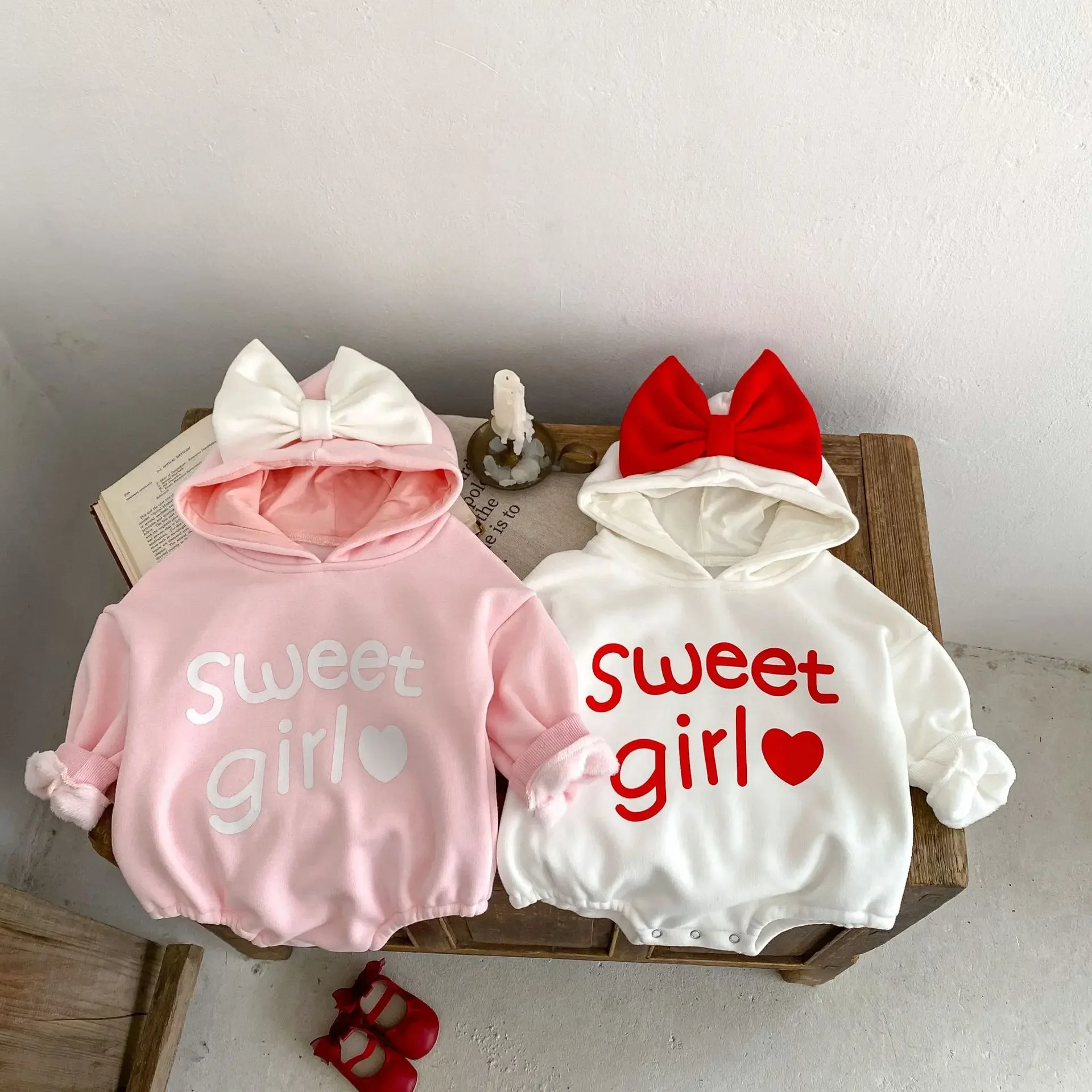 Baby Autumn and Winter Clothing Baby Bow Love Rompers Newborn Hooded Jumpsuit with Thickened Fleece
Baby Autumn and Winter Clothing Baby Bow Love Rompers Newborn Hooded Jumpsuit with Thickened Fleece