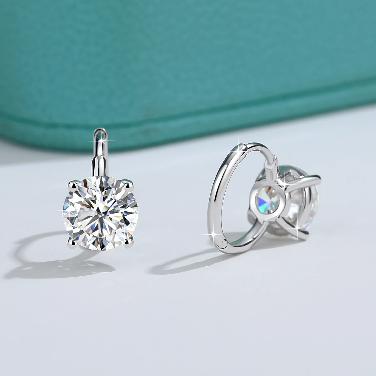 Simple Small Hoop Earring Inlaid Moissanite Classic 4 Prong Solitaire Zircon Accessories Daily Wearable Women Stud Earrings
Simple Small Hoop Earring Inlaid Moissanite Classic 4 Prong Solitaire Zircon Accessories Daily Wearable Women Stud Earrings