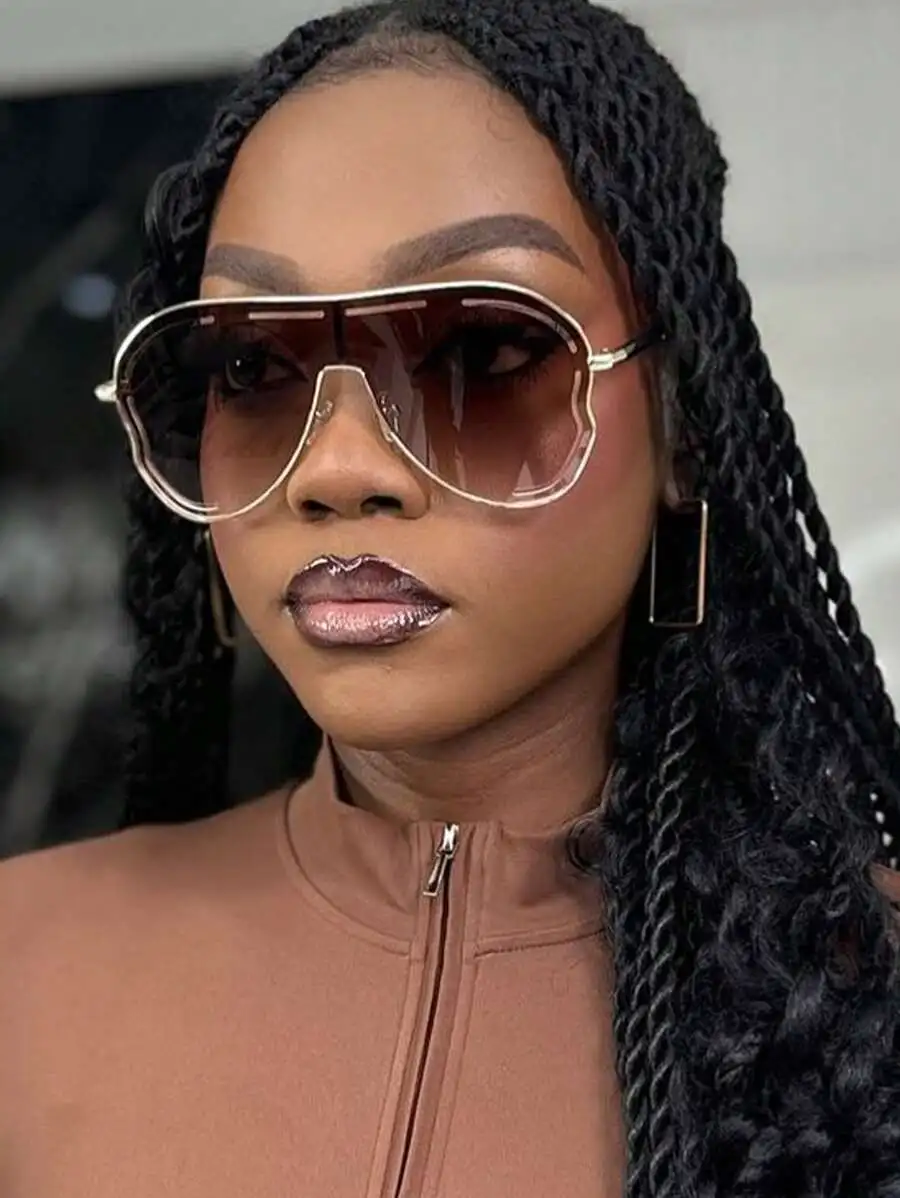 Butterfly Shaped Hollow Lens Fashion Sunglasses For Women Outdoor Beach Travel
Butterfly Shaped Hollow Lens Fashion Sunglasses For Women Outdoor Beach Travel