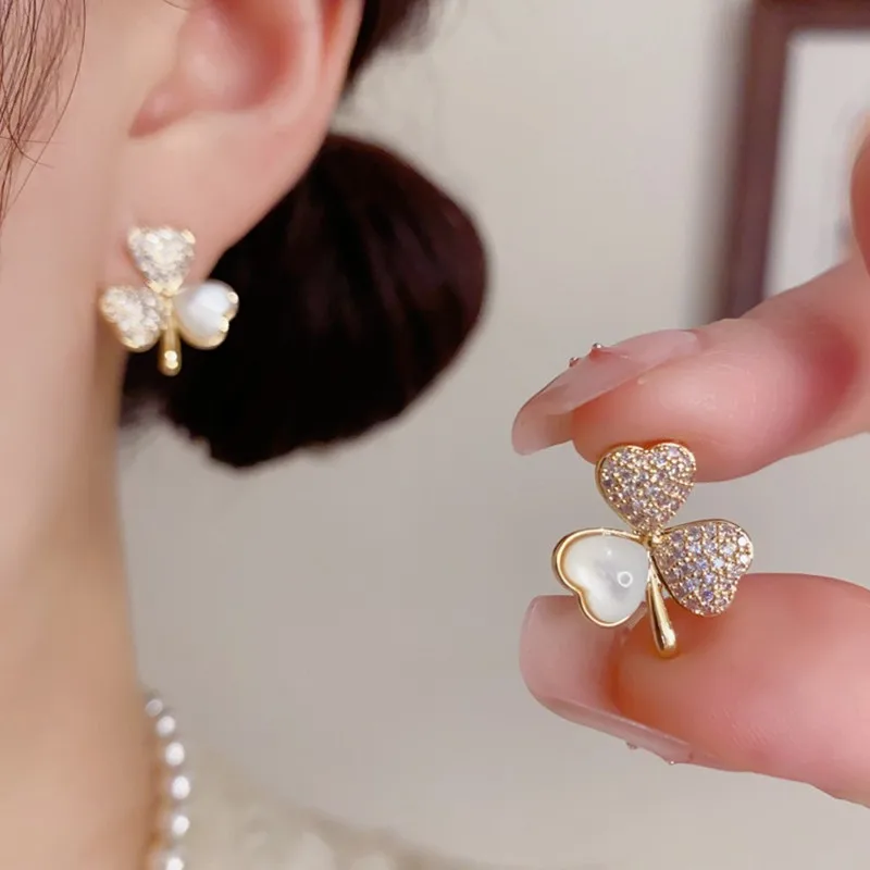 Sterling Silver 925 Lucky 3 Leaves Clover Flower Stud Earrings for Women Sparkling Austrian Crystal 5A Zircon Diamonds Jewellery
Sterling Silver 925 Lucky 3 Leaves Clover Flower Stud Earrings for Women Sparkling Austrian Crystal 5A Zircon Diamonds Jewellery