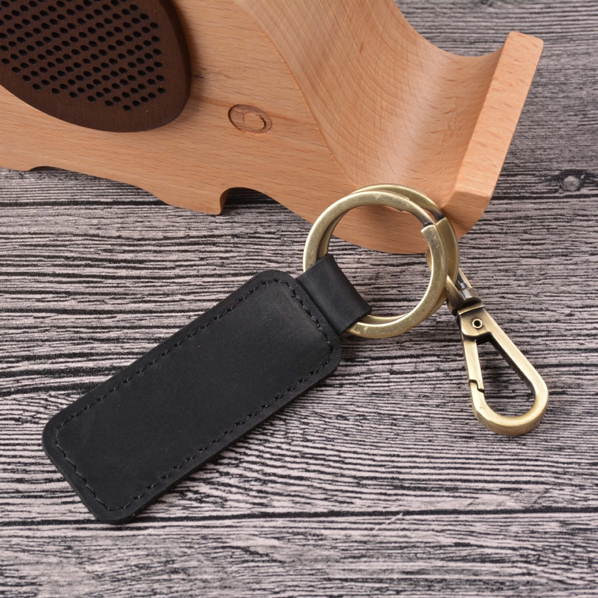 Personalized Handmade Leather Vintage Cowhide Bronze Car Keychain Creative Gift Keychain
Personalized Handmade Leather Vintage Cowhide Bronze Car Keychain Creative Gift Keychain