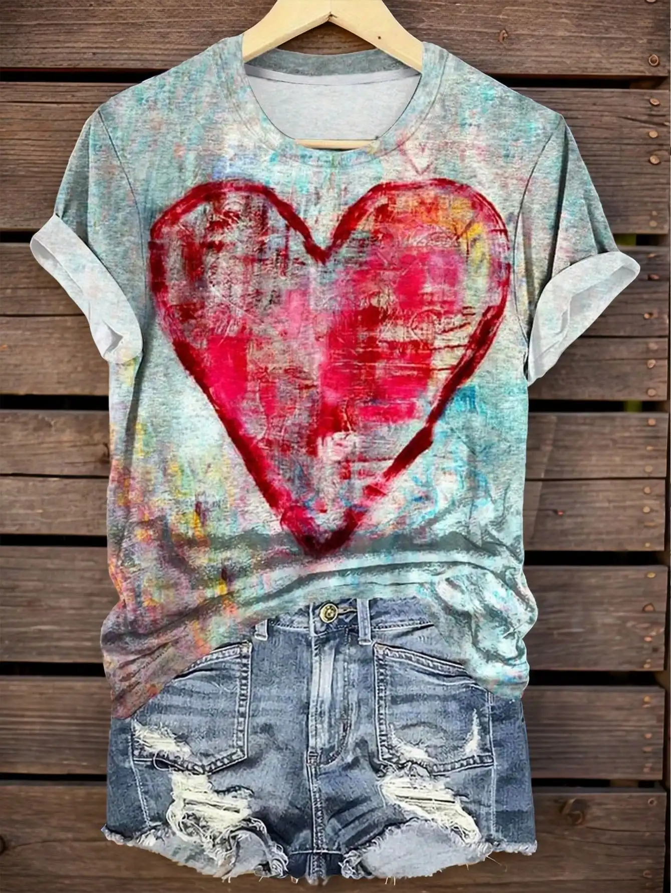 Женская винтажная футболка с круглым вырезом и принтом в виде сердца, с эффектом градиентной окраски
Женская винтажная футболка с круглым вырезом и принтом в виде сердца, с эффектом градиентной окраски