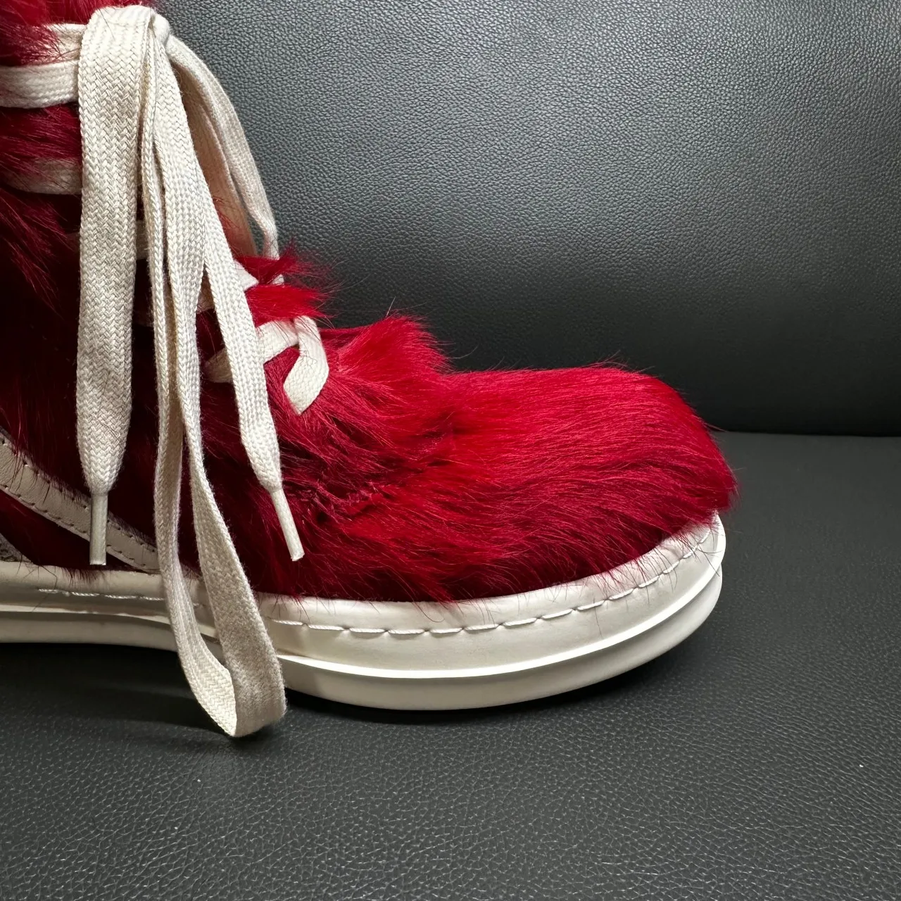 High Top Shoe Fashion Ankle Boots Red Horsehair Luxury Casual Sneakers Men White Horse Hair Boot Women Sneaker Zippered Shoes
High Top Shoe Fashion Ankle Boots Red Horsehair Luxury Casual Sneakers Men White Horse Hair Boot Women Sneaker Zippered Shoes