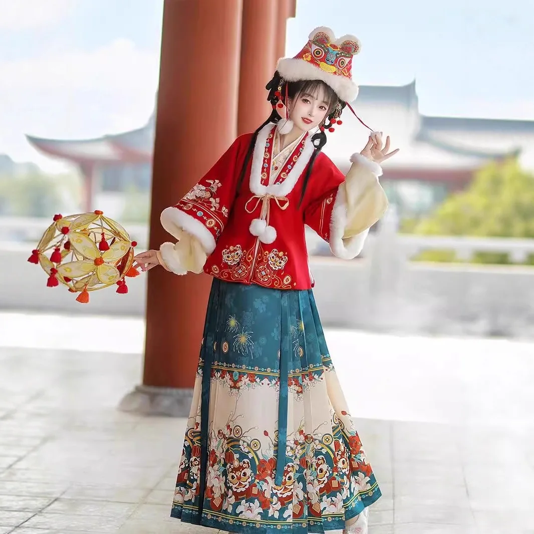 Ming Dynasty Hanfu women's thickened horse-face skirt,super fairy-like embroidery,daily ancient costume,New Year greeting attire
Ming Dynasty Hanfu women's thickened horse-face skirt,super fairy-like embroidery,daily ancient costume,New Year greeting attire
