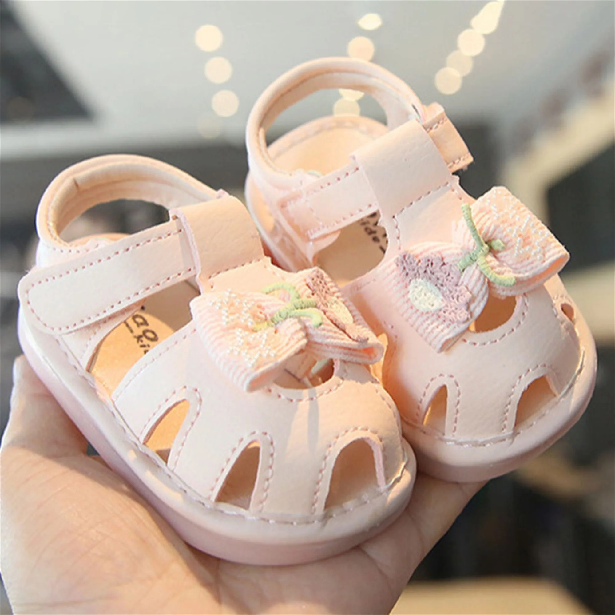 Adorable Infant Mary Jane Shoes with Cute Bows and Squeaky Soles for Toddler Girls Closed Toe Non-slip Sandals for Summer
Adorable Infant Mary Jane Shoes with Cute Bows and Squeaky Soles for Toddler Girls Closed Toe Non-slip Sandals for Summer