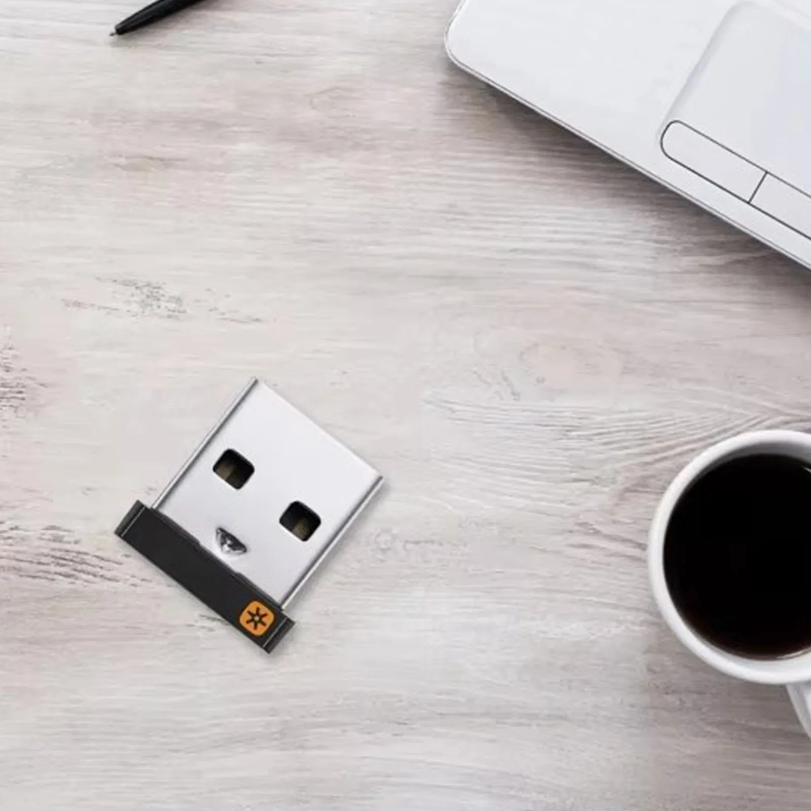 Беспроводной USB-адаптер-приемник, 6-канальный USB-передатчик-приемник, совместимый с Logitech Unifying M905/M325/M585/M510/M70
Беспроводной USB-адаптер-приемник, 6-канальный USB-передатчик-приемник, совместимый с Logitech Unifying M905/M325/M585/M510/M70