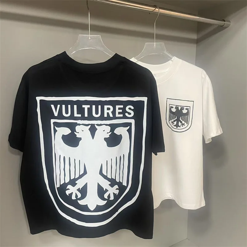 High Street Hip Hop Shoulder Cut Kanye West T-shirt with Badge Print on The Back Casual Short Sleeved Men's Women's T Shirts
High Street Hip Hop Shoulder Cut Kanye West T-shirt with Badge Print on The Back Casual Short Sleeved Men's Women's T Shirts