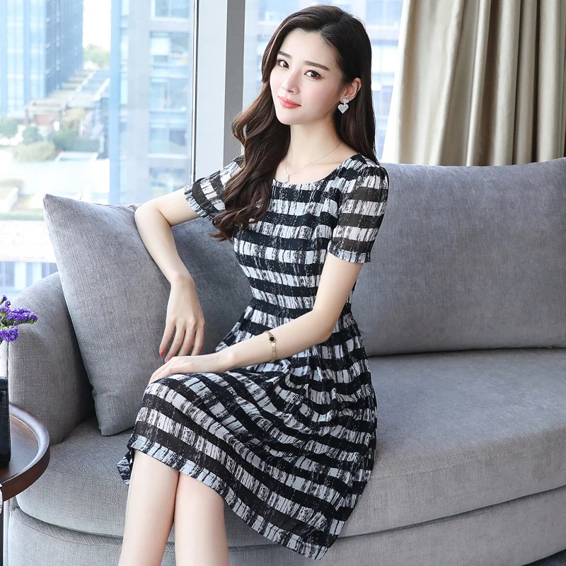 Chiffon O-neck Dress Women Black And White Stripes Luxury Elegant Summer Korean Fashion Knee-Length Dress Women Casual Skirt
Chiffon O-neck Dress Women Black And White Stripes Luxury Elegant Summer Korean Fashion Knee-Length Dress Women Casual Skirt