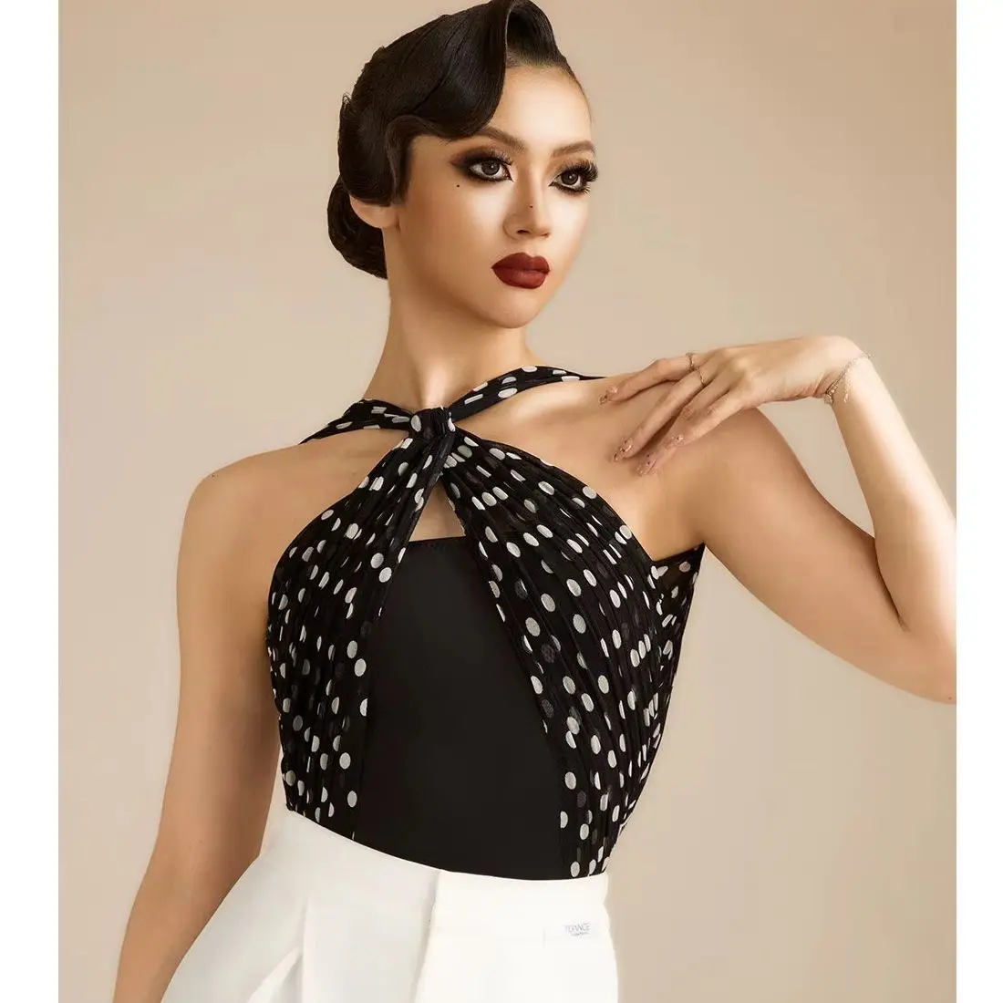 2026 New Women Cross Neck Backless Top Pants Latin Dance Costumes Chacha Tango Samba Dance Performance Practice Wearing DQL12892
2026 New Women Cross Neck Backless Top Pants Latin Dance Costumes Chacha Tango Samba Dance Performance Practice Wearing DQL12892