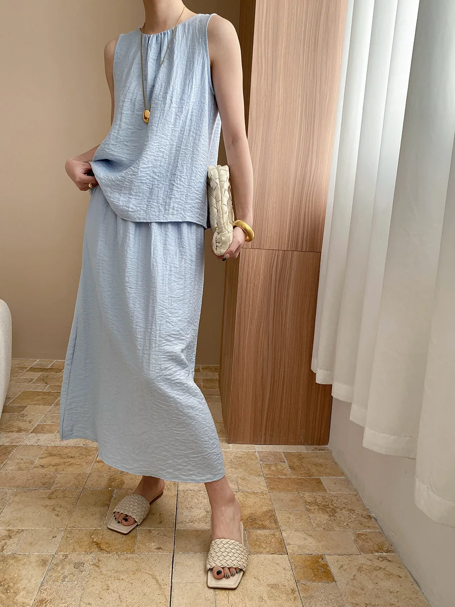 Spring and summer women's casual solid color round neck loose vest+high waist skirt set
Spring and summer women's casual solid color round neck loose vest+high waist skirt set