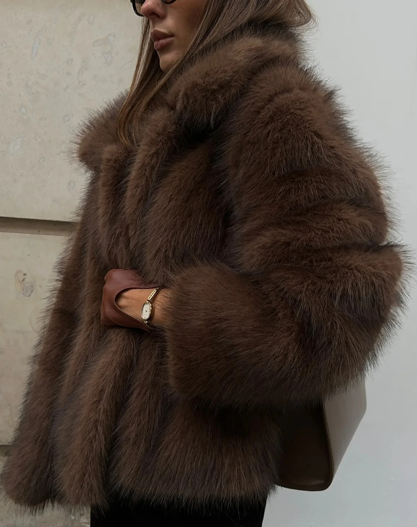 Autumn Winter Street Style Fashion Fox Fur Coat Women Thick Warm Faux Fur Jacket Fury Fluffy Plush Overcoat
Autumn Winter Street Style Fashion Fox Fur Coat Women Thick Warm Faux Fur Jacket Fury Fluffy Plush Overcoat