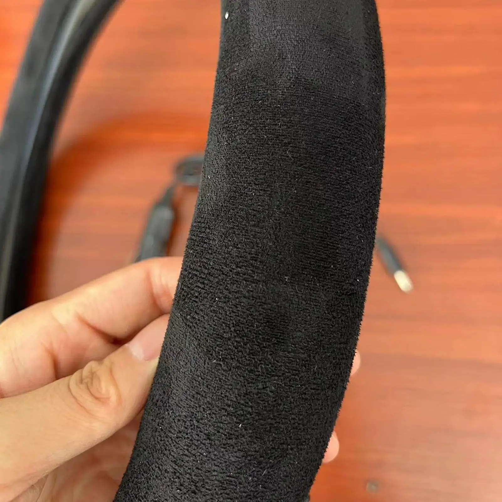 Обогреватель рулевого колеса 12 В с подогревом, теплые и мягкие автомобильные аксессуары, чехол на руль для грузовиков, пикапов, автофургонов, кемпинга, ежедневных поездок на работу
Обогреватель рулевого колеса 12 В с подогревом, теплые и мягкие автомобильные аксессуары, чехол на руль для грузовиков, пикапов, автофургонов, кемпинга, ежедневных поездок на работу