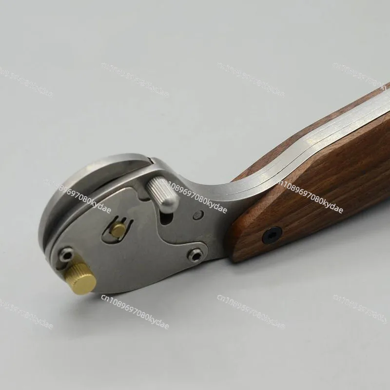 45mm Rotary Cutting Knife Retractable Stainless Steel Blade Walnut Grip For Leather Craft Fabric DIY Trimming Use
45mm Rotary Cutting Knife Retractable Stainless Steel Blade Walnut Grip For Leather Craft Fabric DIY Trimming Use