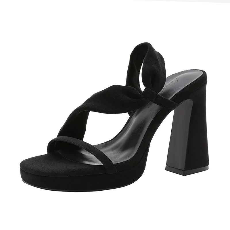 Черные женские босоножки на платформе на массивном блочном каблуке с завязками на щиколотке и открытым носком, модельные туфли на каблуке
Черные женские босоножки на платформе на массивном блочном каблуке с завязками на щиколотке и открытым носком, модельные туфли на каблуке
